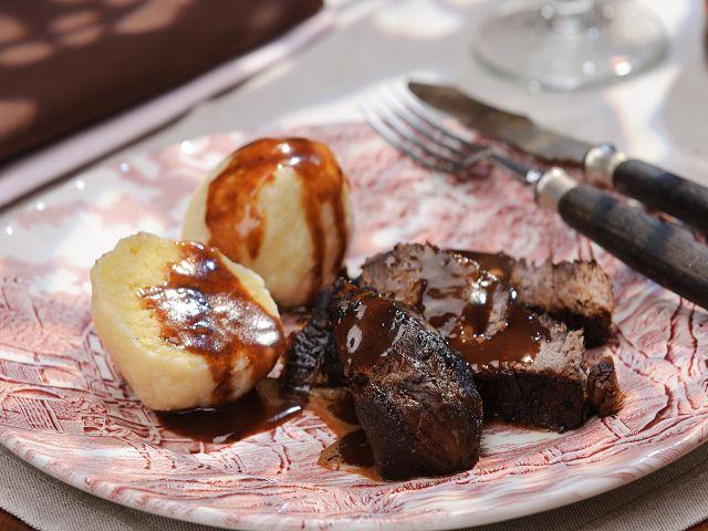 Rezeptbild: Sauerbraten mit Schneebällchen