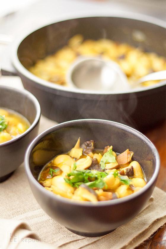 Rezeptbild: Shiitake Suppe mit Weißen Bohnen und Safran