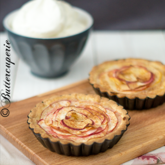 Rezeptbild: Apfeltartelettes mit saurer Sahne