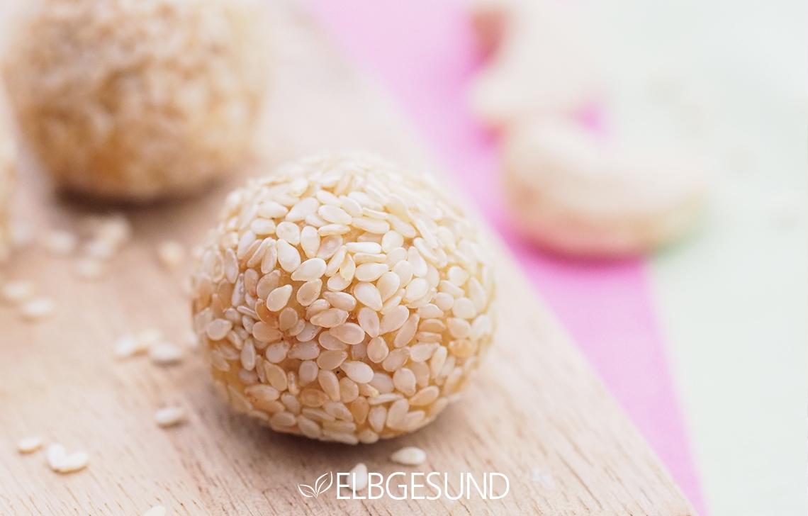 Rezeptbild: Energieballs mit Cashews und Mangos sichern euch einen guten Start ins neue Jahr!