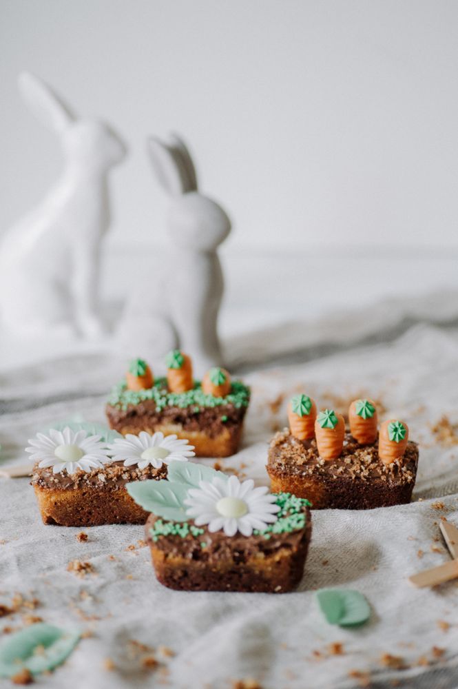 Rezeptbild: KLEINE MAMORKUCHEN-BLUMENKÄSTEN FÜR OSTERN