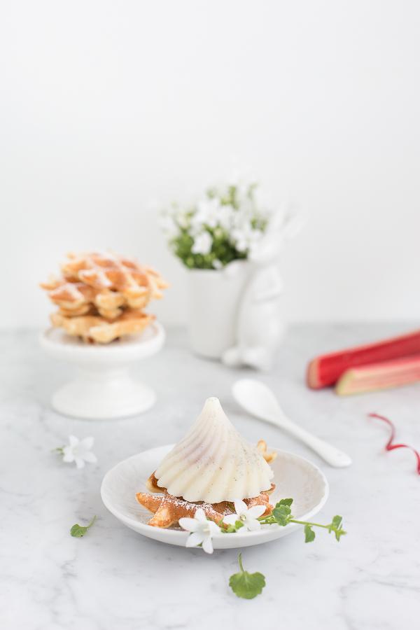 Rezeptbild: Rhabarber-Vanille-Eis