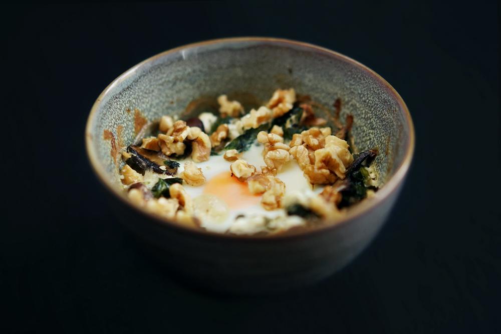 Rezeptbild: Oeuf cocotte mit Spinat, Champignons und Ziegenkäse
