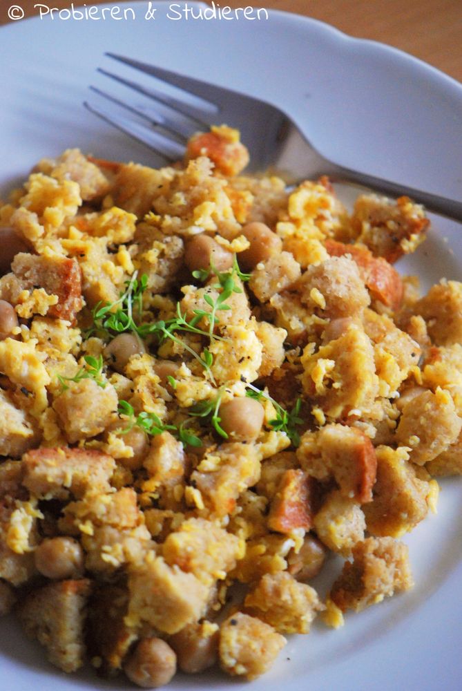 Rezeptbild: Rührei-Pfanne mit Brot {Resteküche}