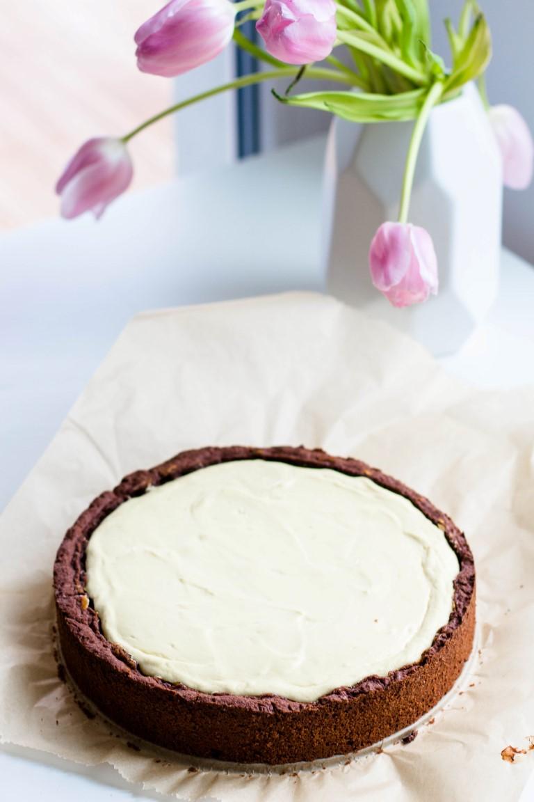 Rezeptbild: EINFACHER KÄSEKUCHEN MIT DUNKLEM BODEN
