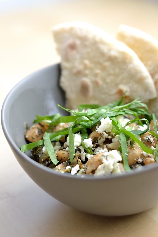 Rezeptbild: Gebratene weiße Bohnen mit Feta, Sauerampfer und Sumach