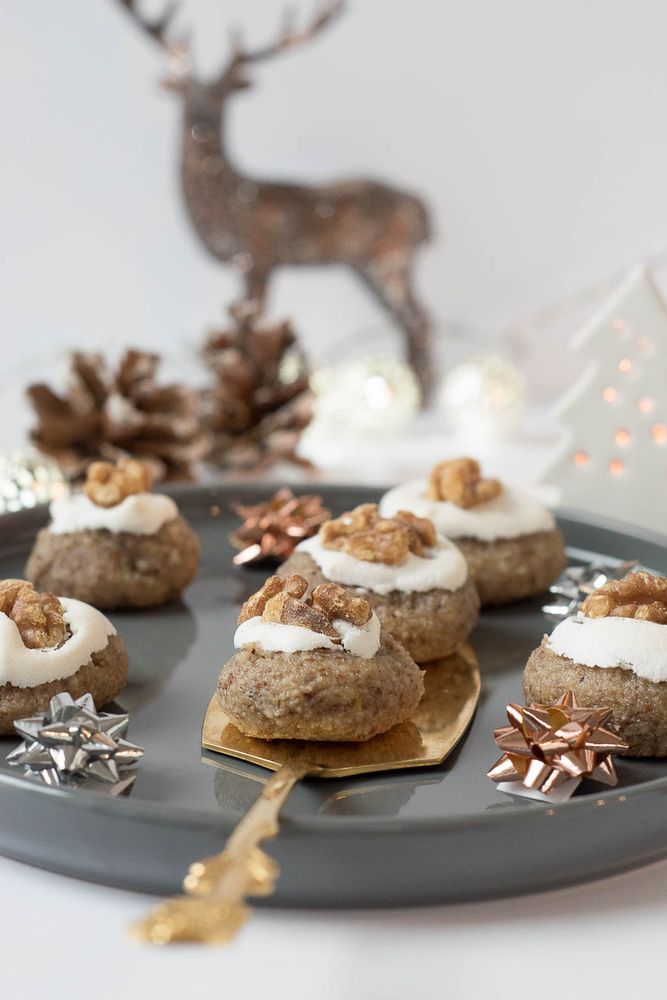 Rezeptbild: Marzipan Plätzchen mit Walnuss