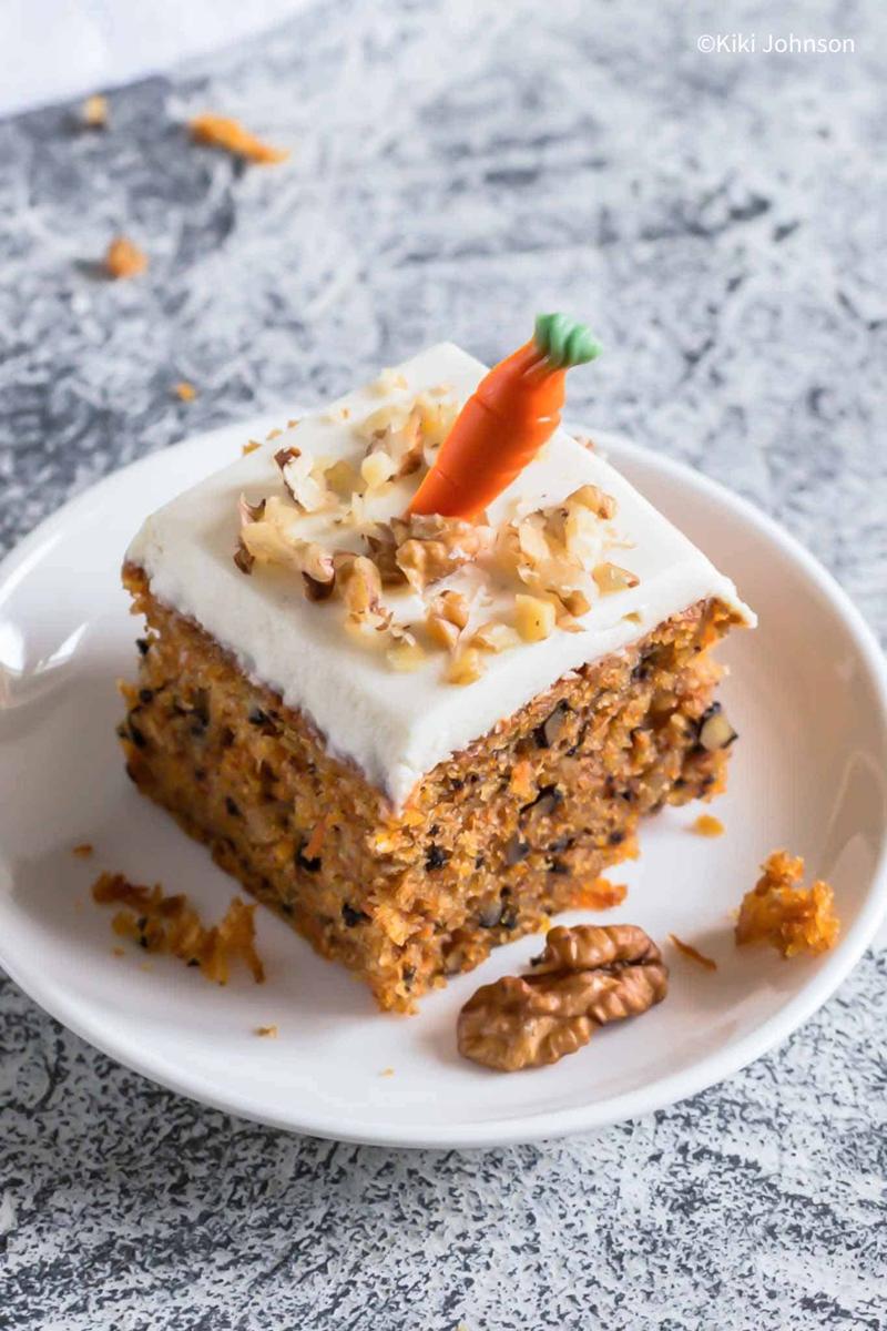 Rezeptbild: Saftiger Karottenkuchen mit Nüssen