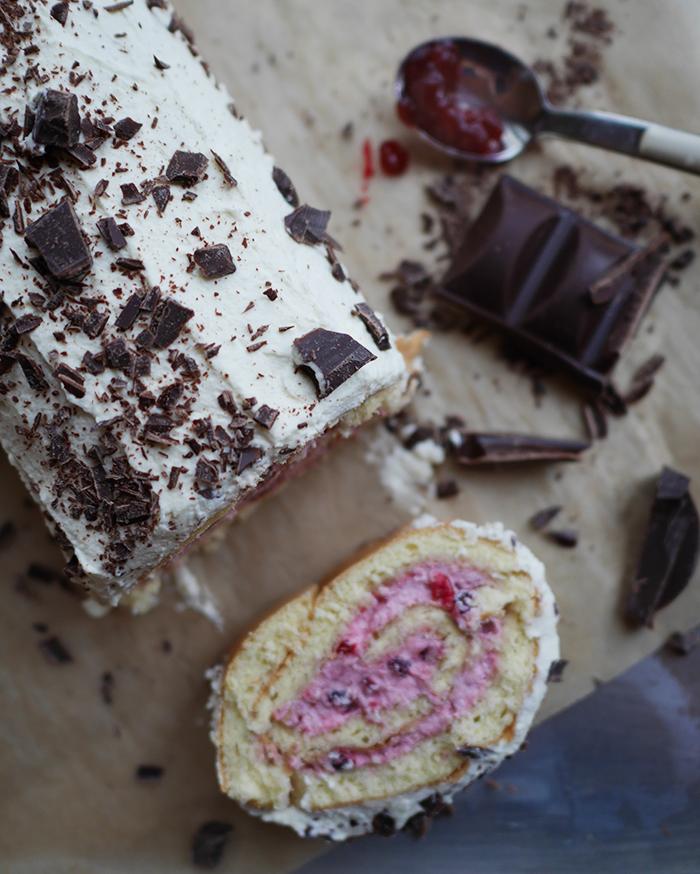 Rezeptbild: Preiselbeer-Biskuitrolle