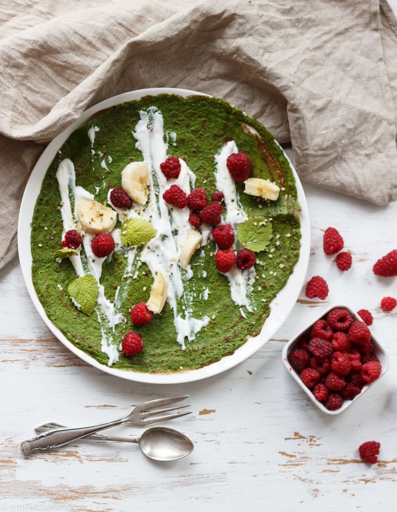 Rezeptbild: Grüne Smoothie Crêpes mit gartenfrischen Himbeeren
