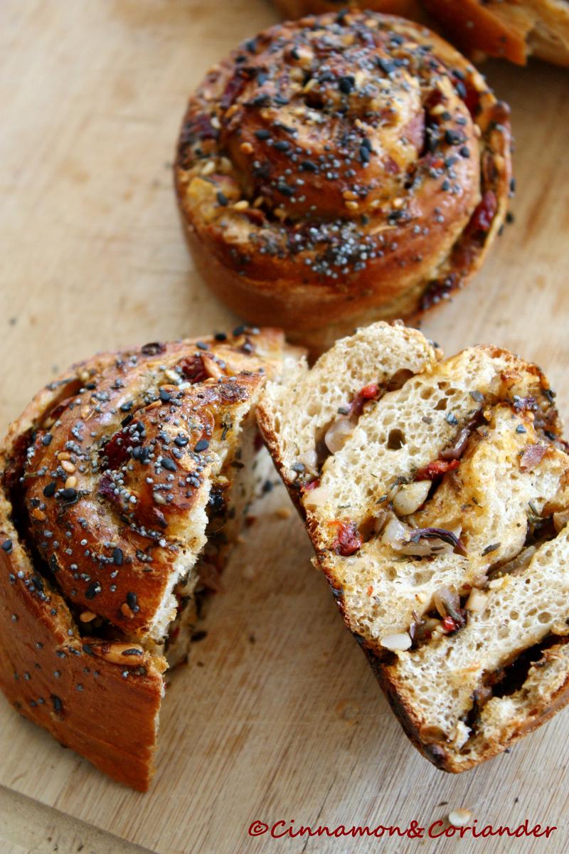 Rezeptbild: Brotschnecken mit Knoblauch, Paprika & Za`atar