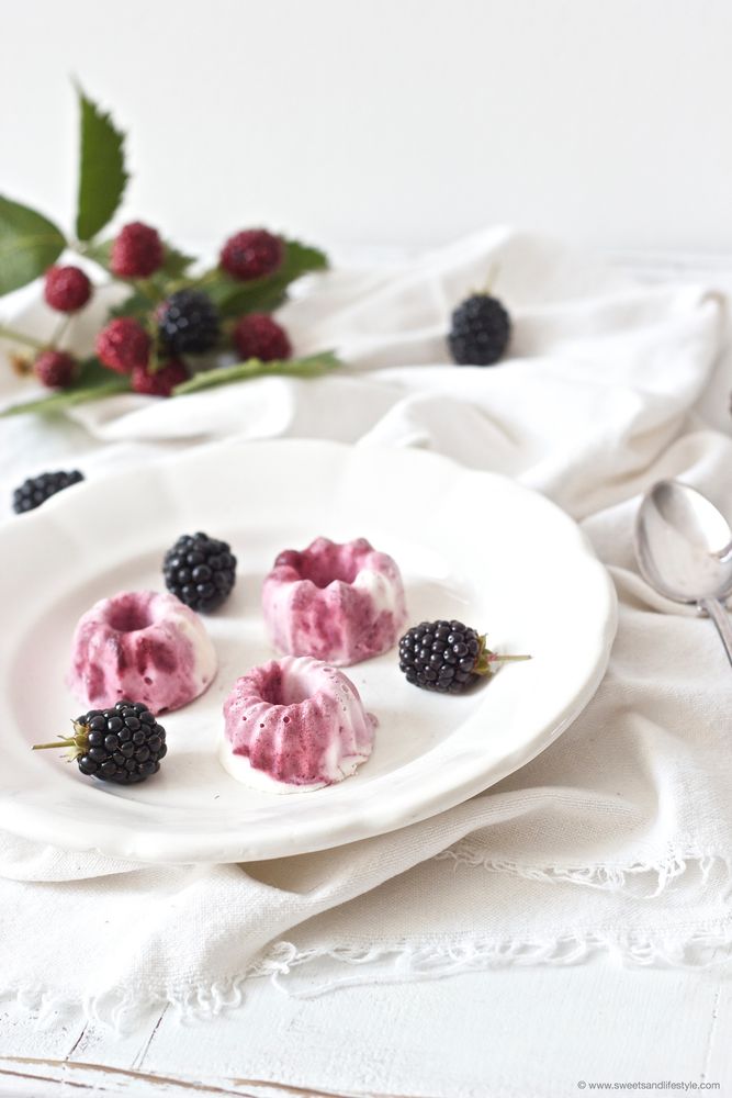 Rezeptbild: Mini-Eisgugl mit Brombeeren
