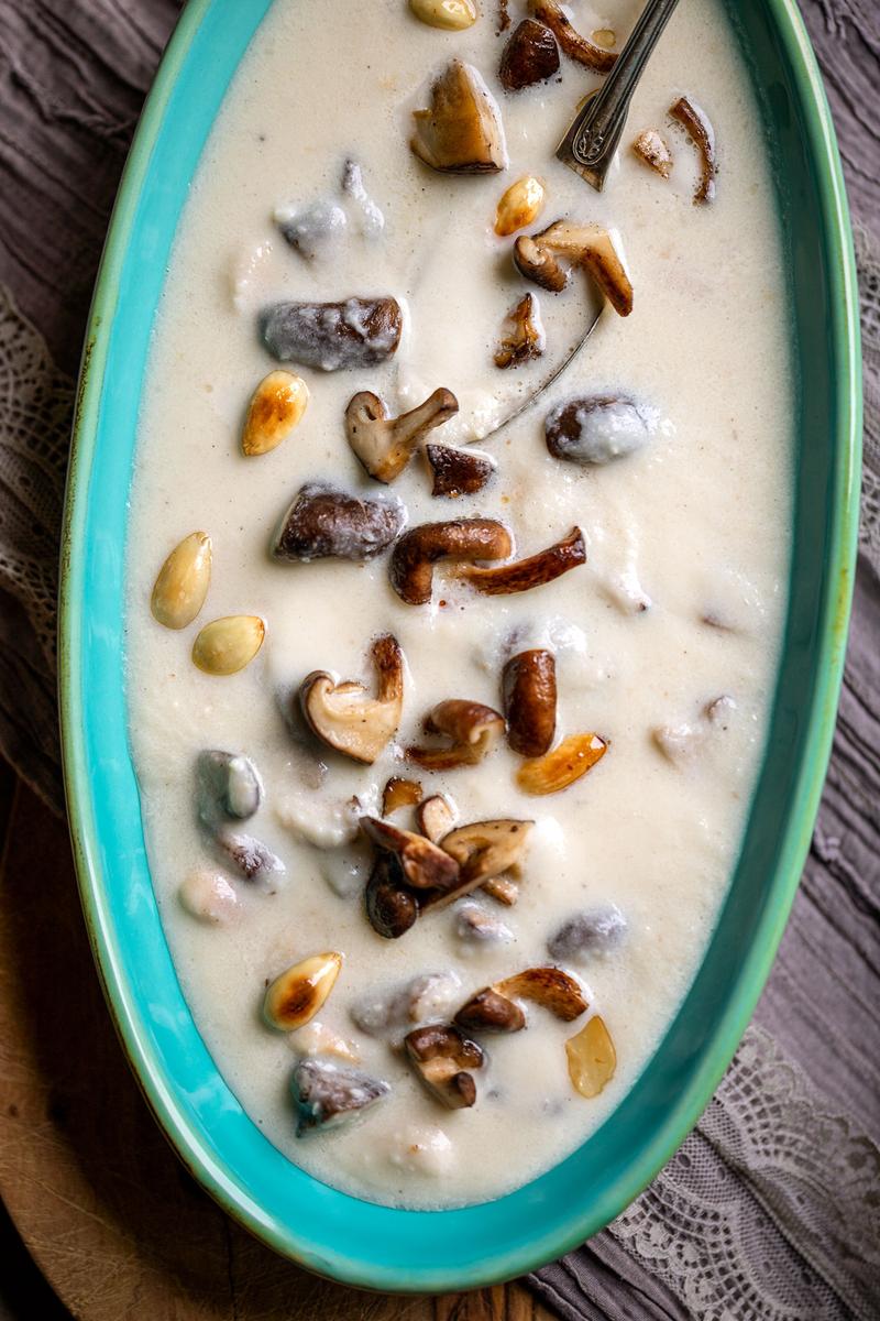 Rezeptbild: Blumenkohlsuppe mit Shiitake und Mandeln