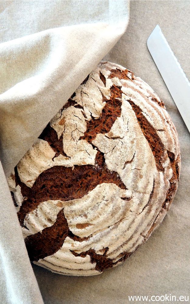Rezeptbild: Roggenmischbrot mit Altbrot-Quellstück und Alpenroggen