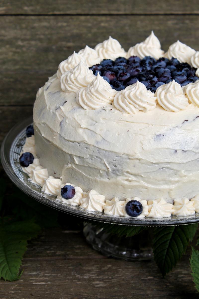 Rezeptbild: Schoko-Bierkuchen mit Heidelbeeren