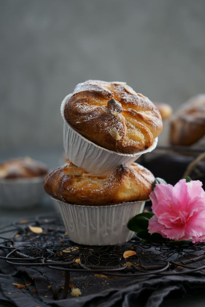 Rezeptbild: Hefeteig Muffins mit Quark-Apfel-Füllung