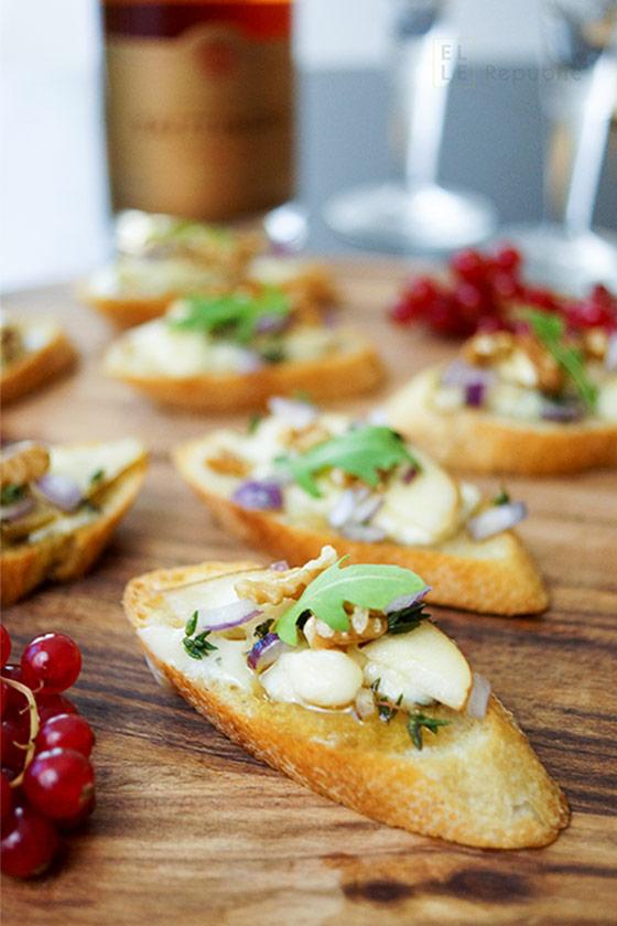 Rezeptbild: Crostini mit Birne und Roquefort
