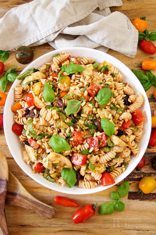 Rezeptbild: Caprese Nudelsalat mit Antipasti