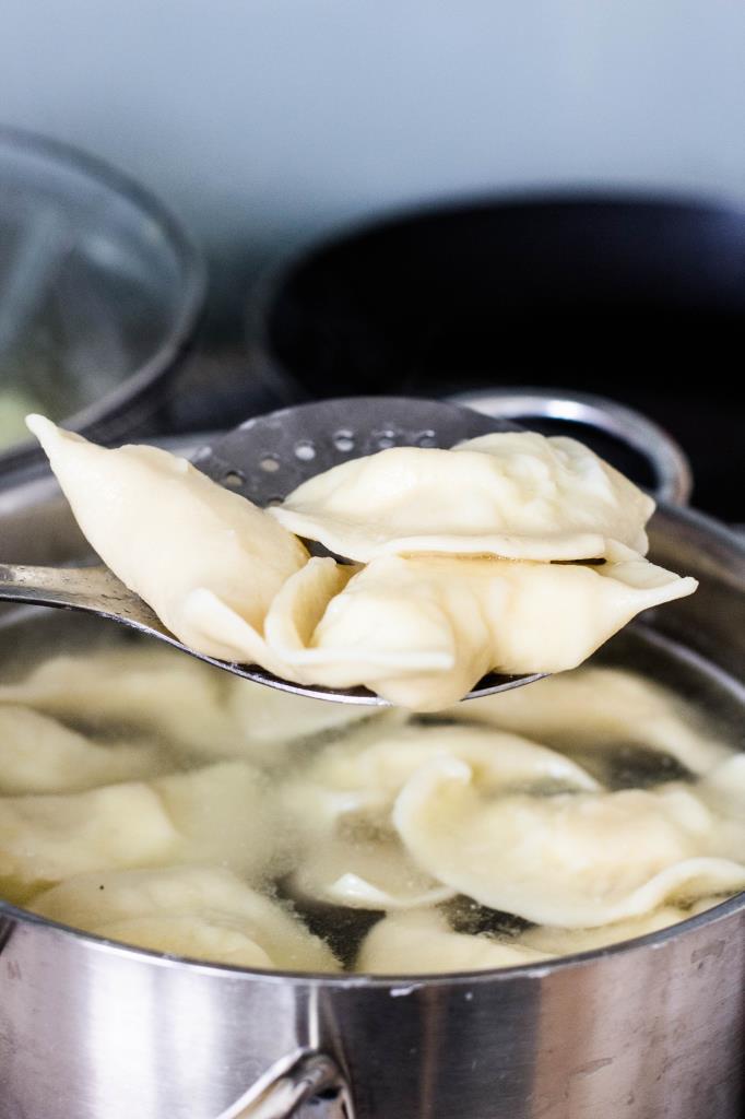 Rezeptbild: TEIG FÜR POLNISCHE PIEROGI – GRUNDREZEPT