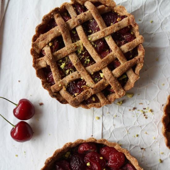 Rezeptbild: Kirschen-Küchlein mit Pistazien