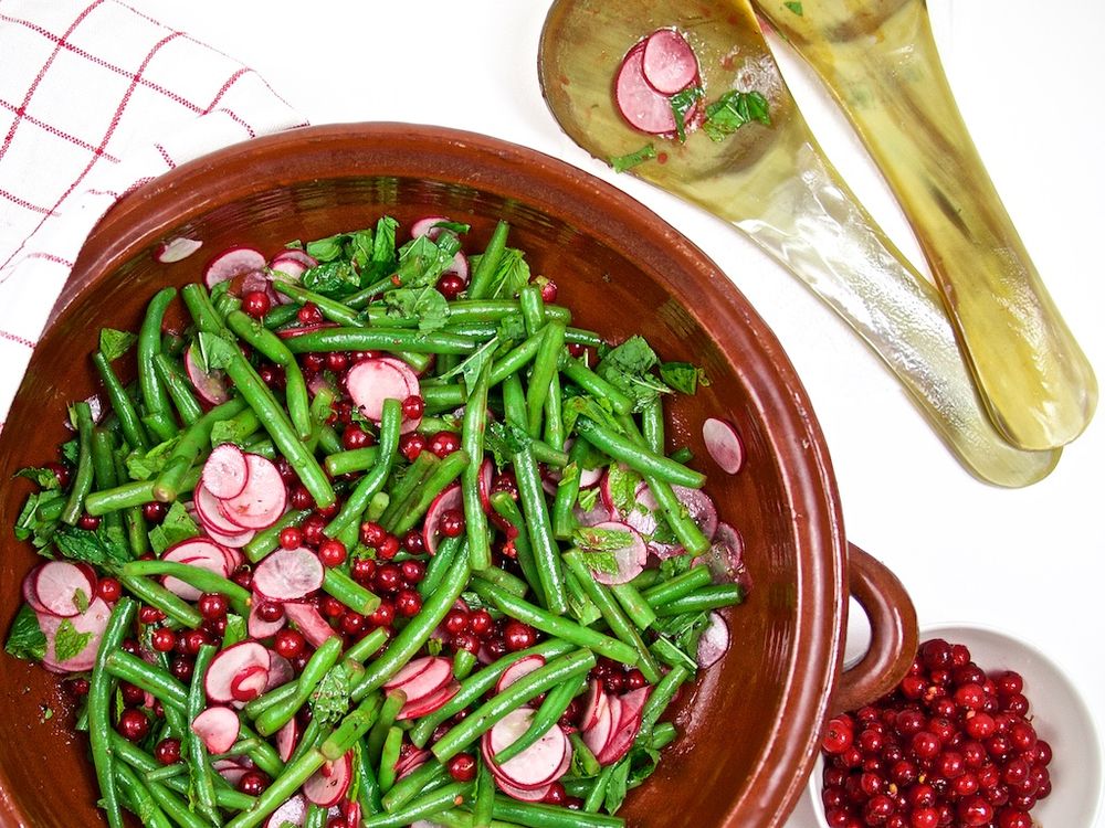 Rezeptbild: Grüne-Bohnen-Johannisbeersalat mit Porchetta