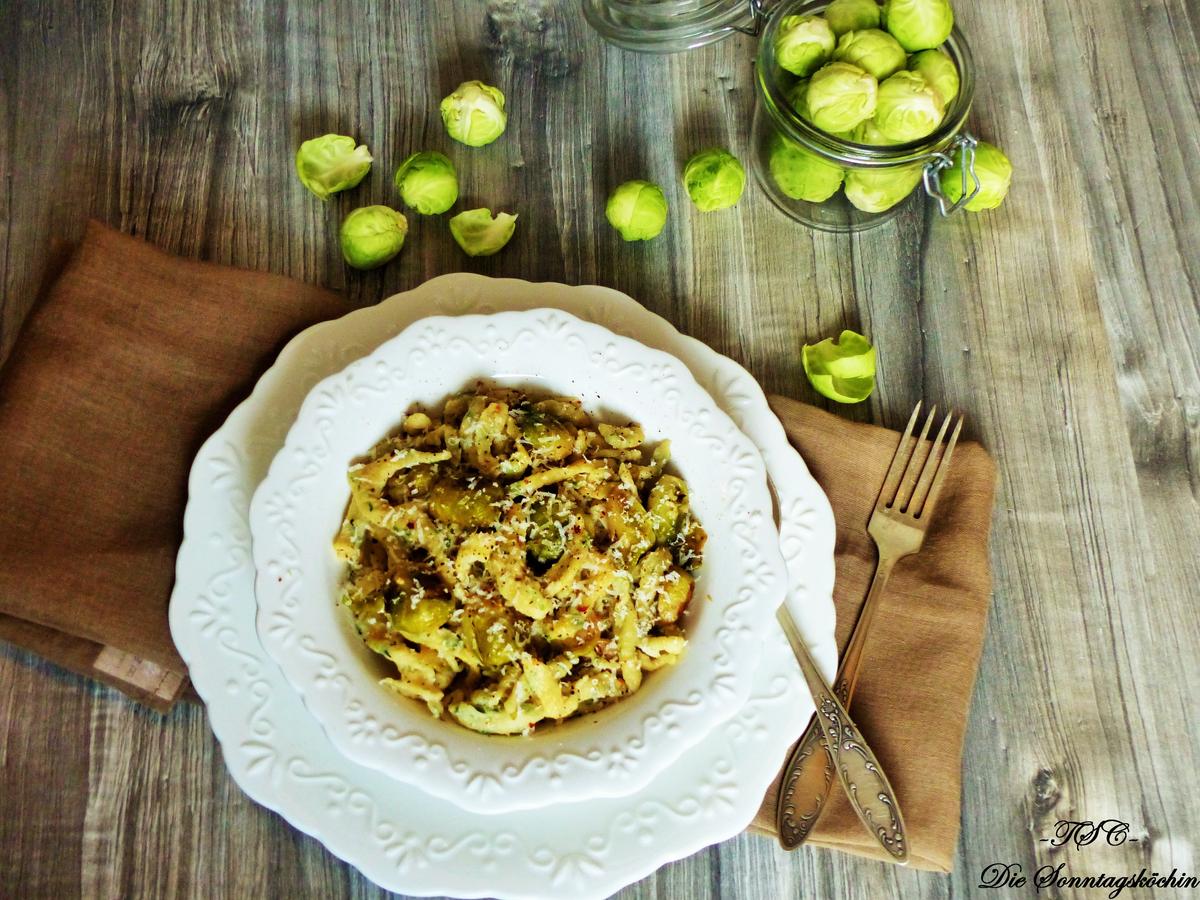 Rezeptbild: Kräuter Spätzle mit Rosenkohl