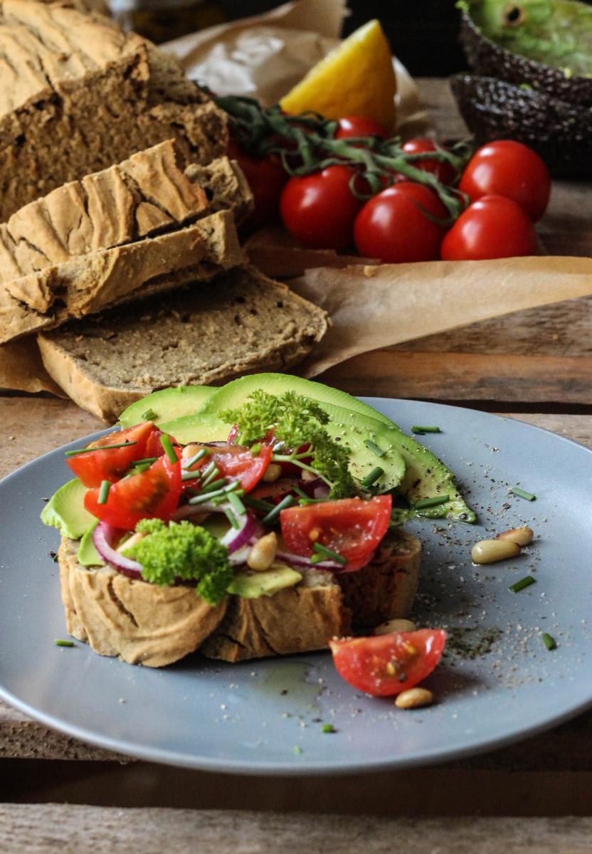 Rezeptbild: Teffbrot mit Curry und Banane (glutenfrei und vegan)