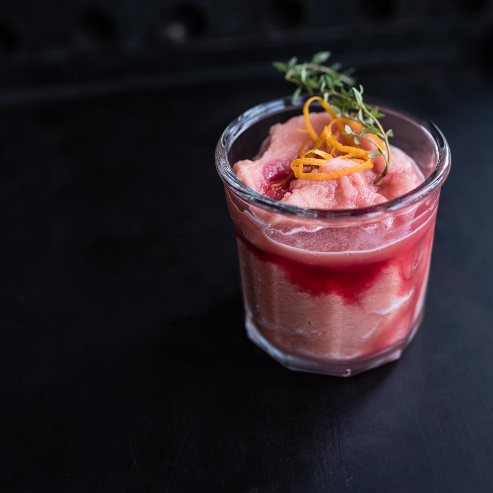 Rezeptbild: Orangen-Wermut-Slush mit Thymian und Grenadine