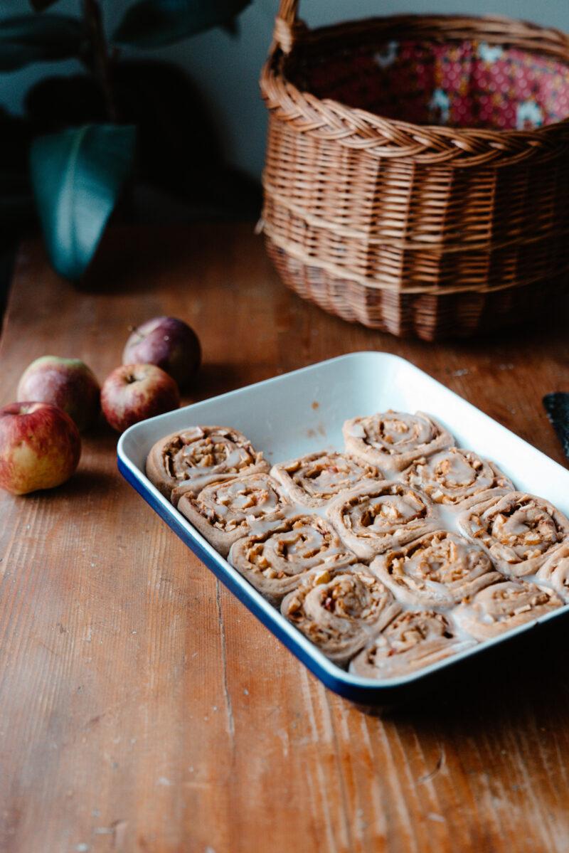 Rezeptbild: Vegane Hefeschnecken mit Apfel-Zimt Füllung