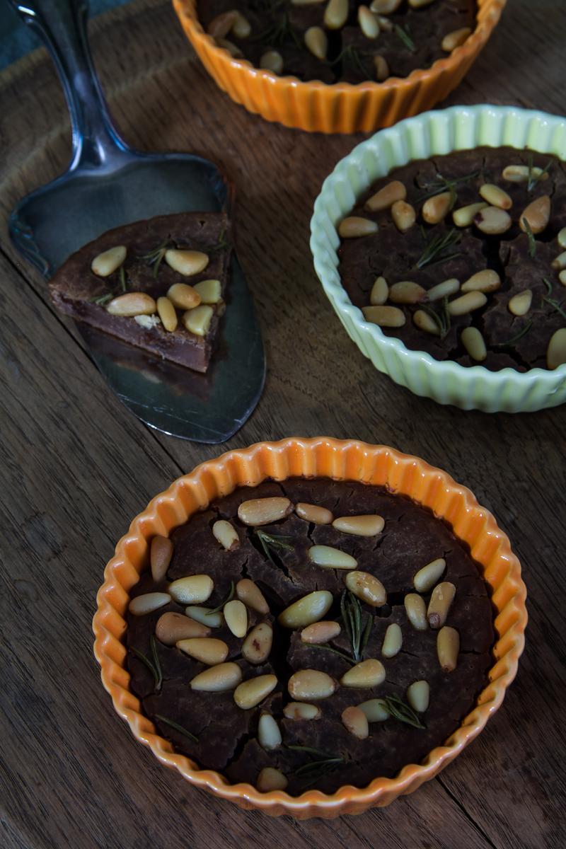 Rezeptbild: Castagnaccio – Italienischer Kastanienkuchen