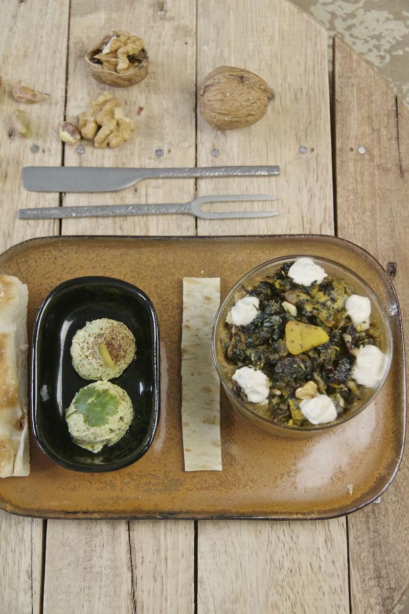 Rezeptbild: Zweierlei Mazeh - Kashk-e Bademjan Auberginen Dip und Pistazien-Feta-Dip