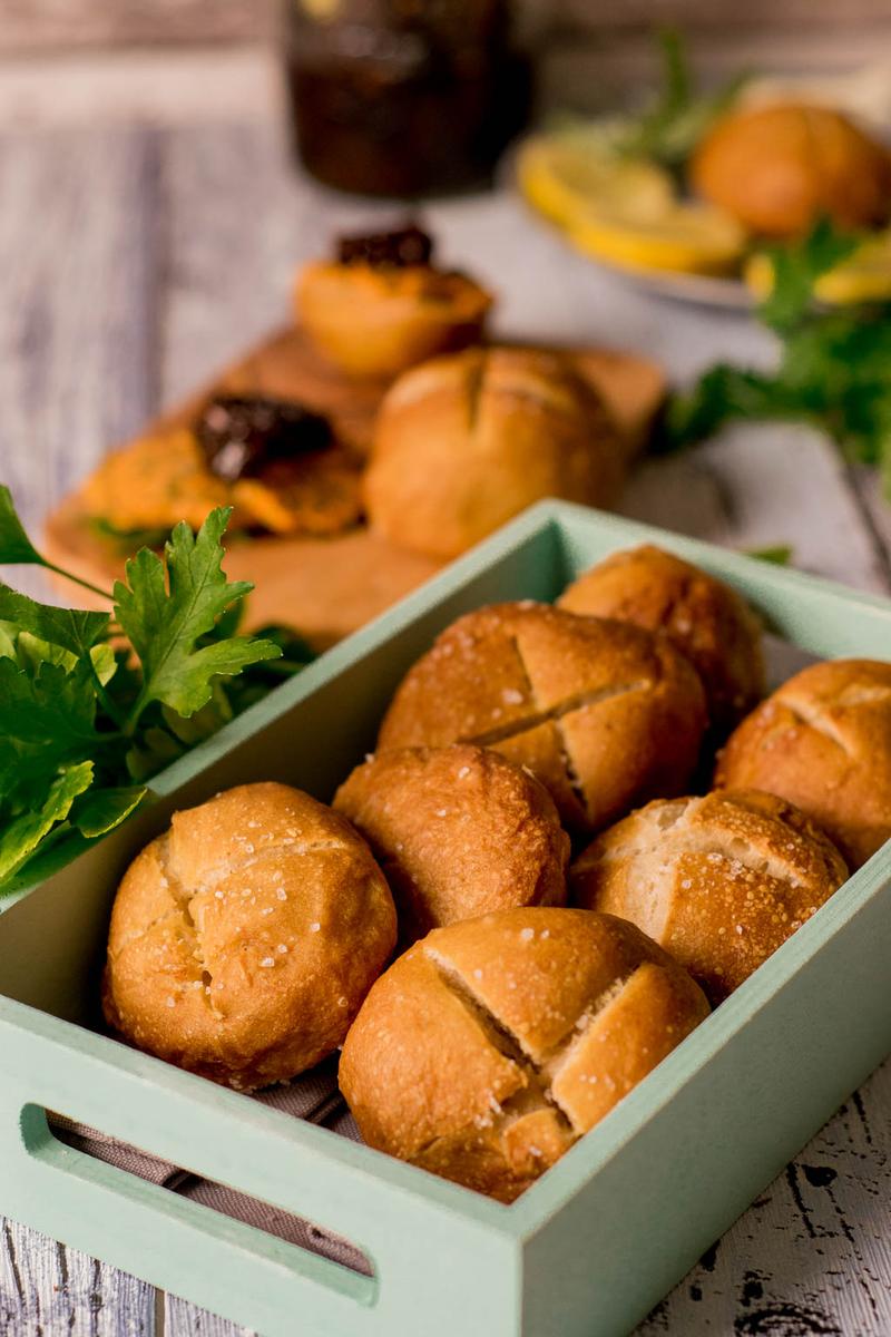 Rezeptbild: Laugenbrötchen zum Grillfest