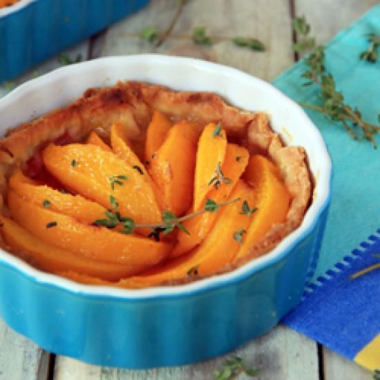 Rezeptbild: Pfirsichtarte mit Thymian