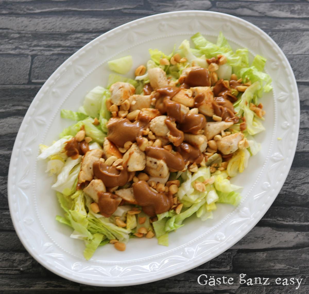 Rezeptbild: Salat mit Hühnchen und Erdnusssauce