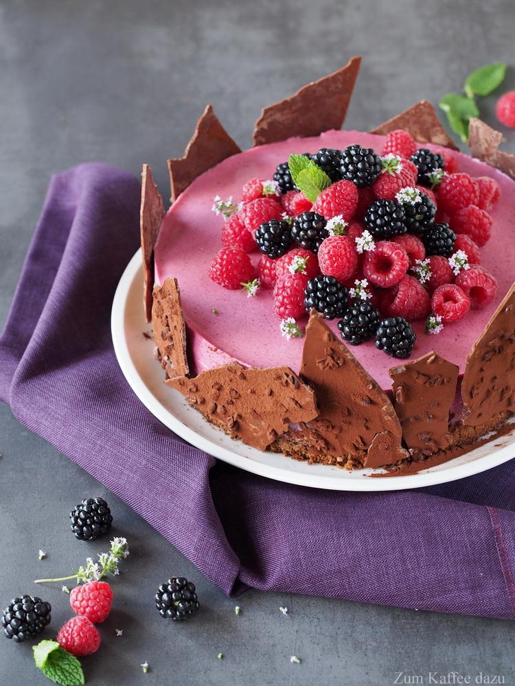 Rezeptbild: Beeren-Torte mit Haselnuss