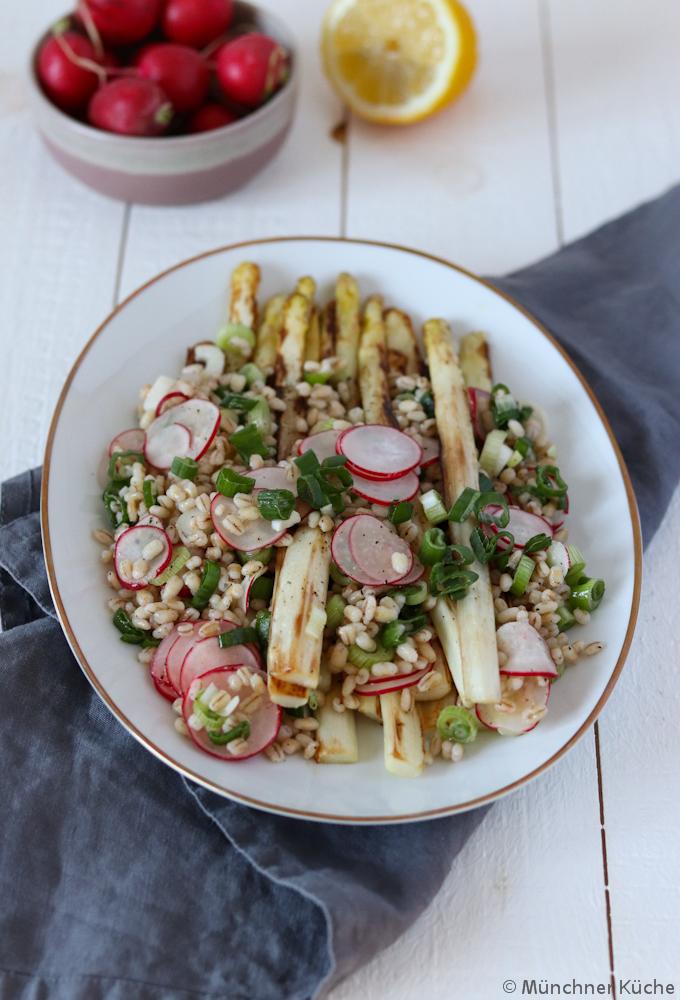 Rezeptbild: Lauwarmer Spargelsalat mit Radieschen und Graupen