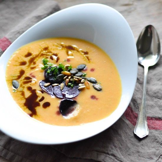 Rezeptbild: Suppe aus ofengeröstetem Gemüse