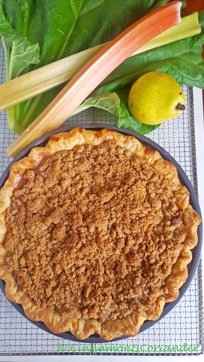 Rezeptbild: Birnen Rhabarber Crumble Pie 