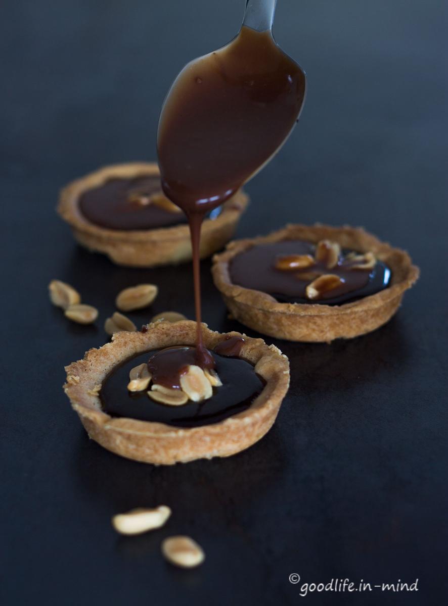 Rezeptbild: Schoko-Lakritzkaramelltörtchen á la Snickers