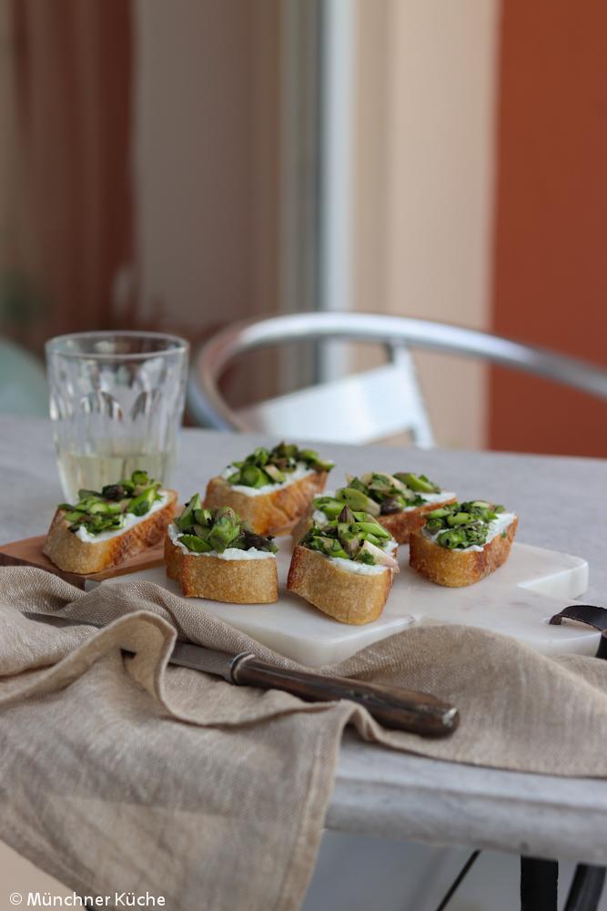 Rezeptbild: Spargel-Crostini mit Ziegenfrischkäse