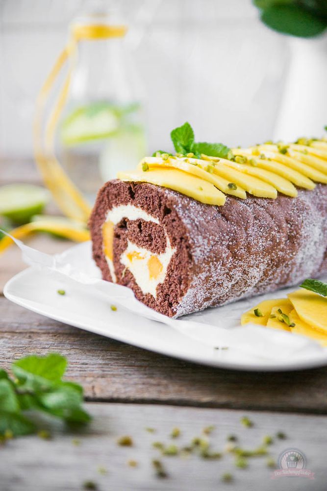 Rezeptbild: Mango-Mousse Schokorolle