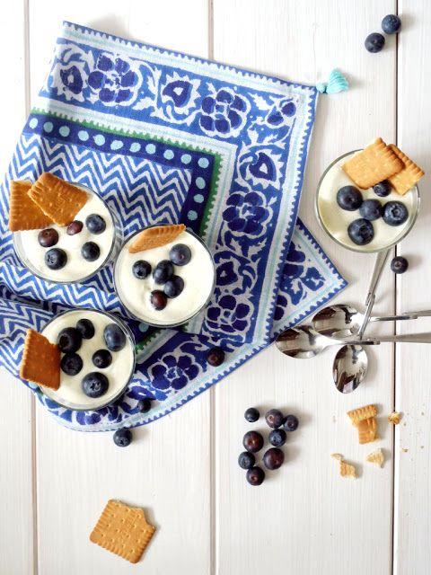 Rezeptbild: Avocado-Kokos Creme mit Blaubeeren