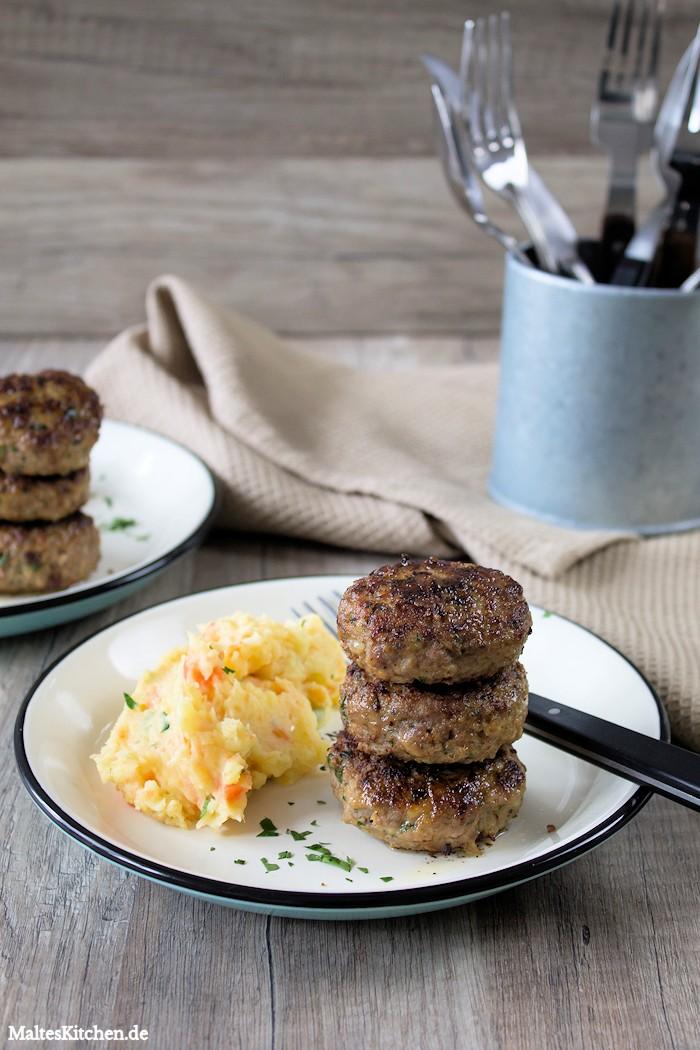 Rezeptbild: Frikadellen mit Kartoffel-Möhren-Stampf