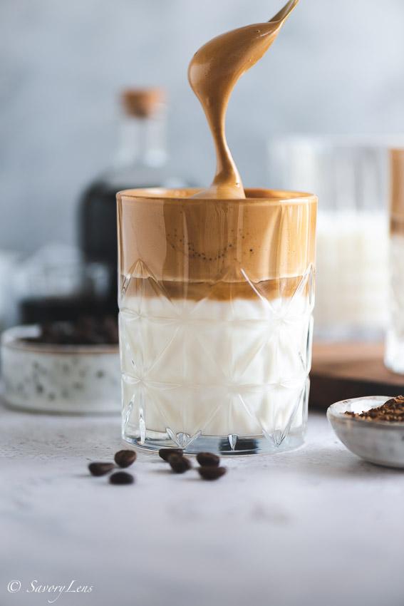 Rezeptbild: Dalgona Coffee mit selbstgemachtem Kaffeelikör