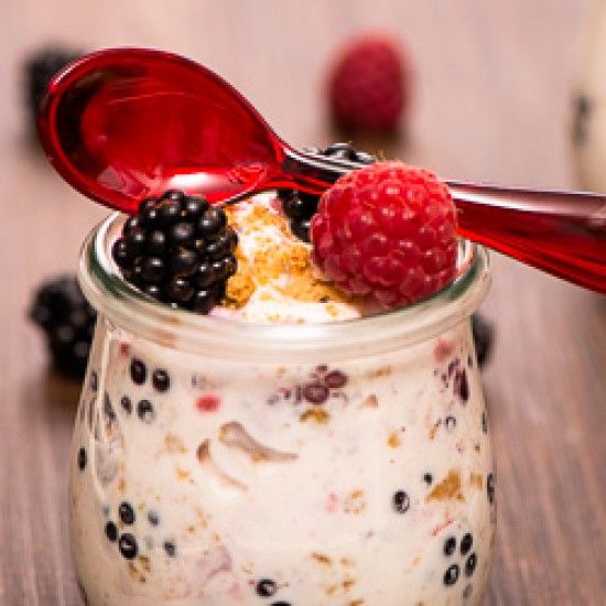 Rezeptbild: Joghurt mit Himbeeren und Brombeeren