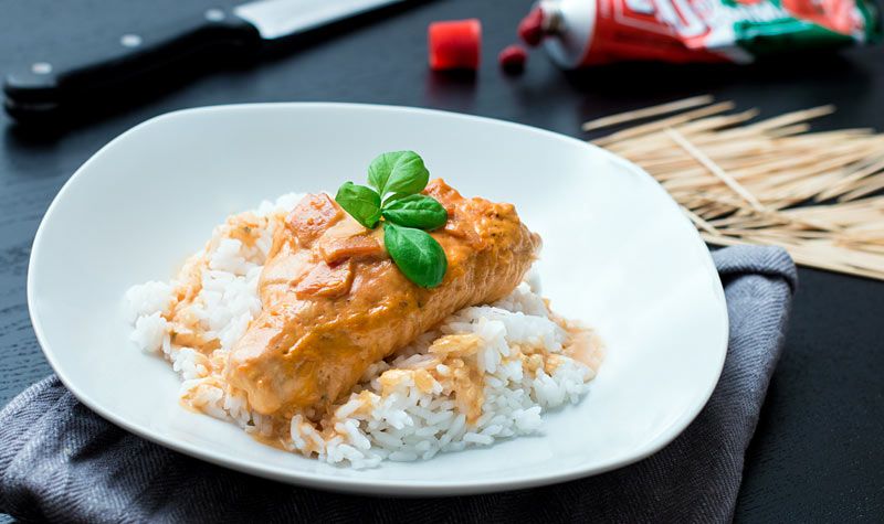 Rezeptbild: Gefüllte Putenbrust mit Tomaten-Sahnesauce