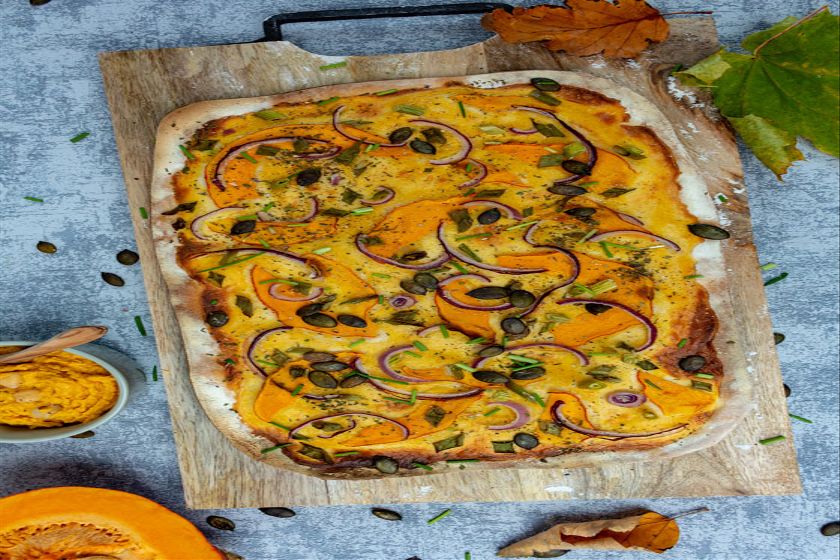 Rezeptbild: Veganer Kürbis-Flammkuchen