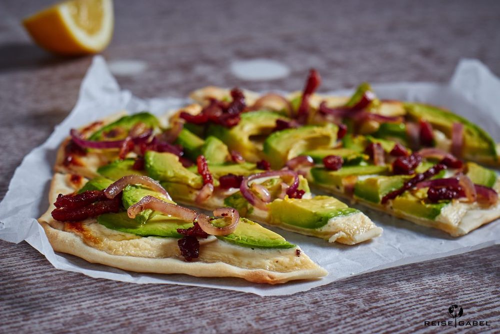 Rezeptbild: Avocado Flammkuchen