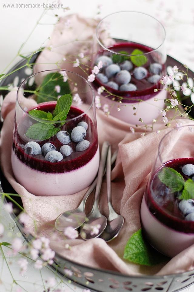 Rezeptbild: Heidelbeer Buttermilch Panna Cotta