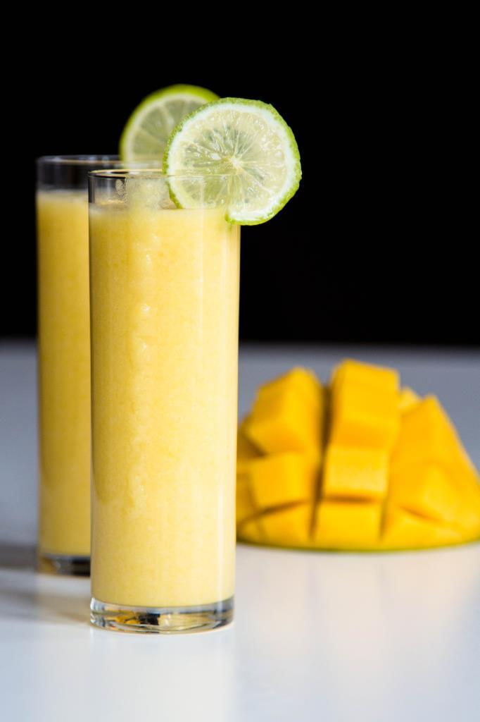 Rezeptbild: MANGO COCKTAIL MIT LIMETTENSAFT UND KOKOSMILCH